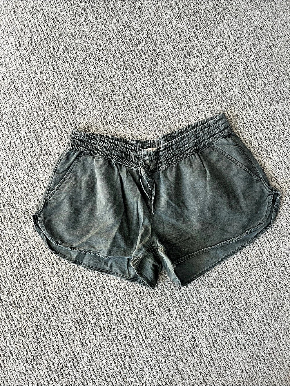Hollister Women's Green Cargo Shorts